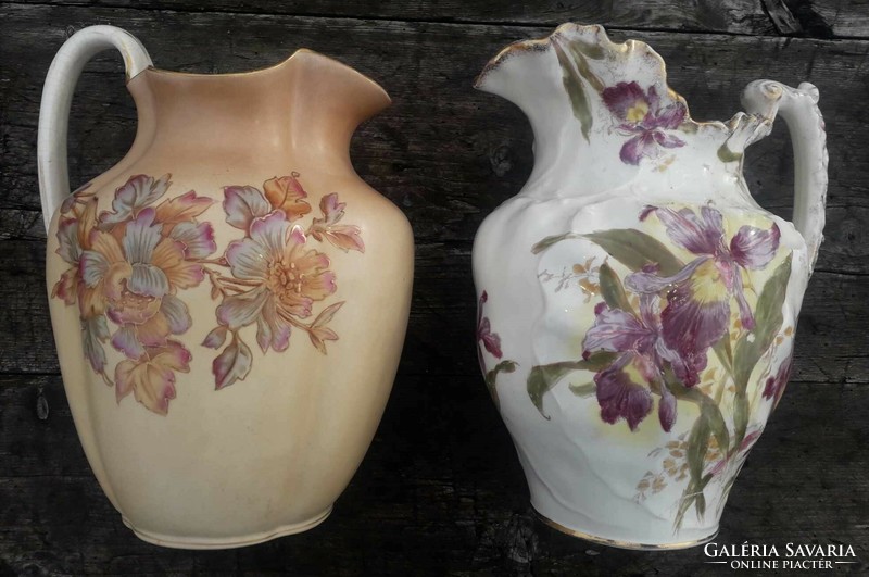 Decorative jug / Italian-English.