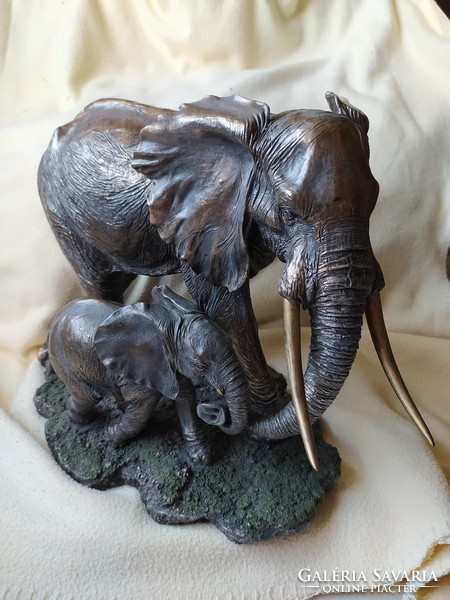 Zawadi: huge small sculpture with an elephant calf, flawless, marked 43x29 cm