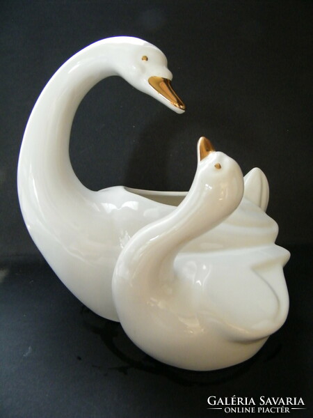 Porcelain bowl shaped like swans