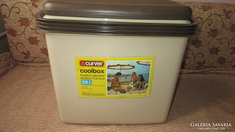 Curver cooler box