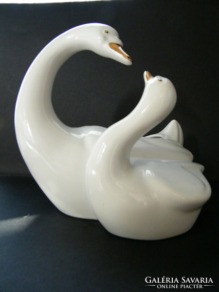 Porcelain bowl shaped like swans