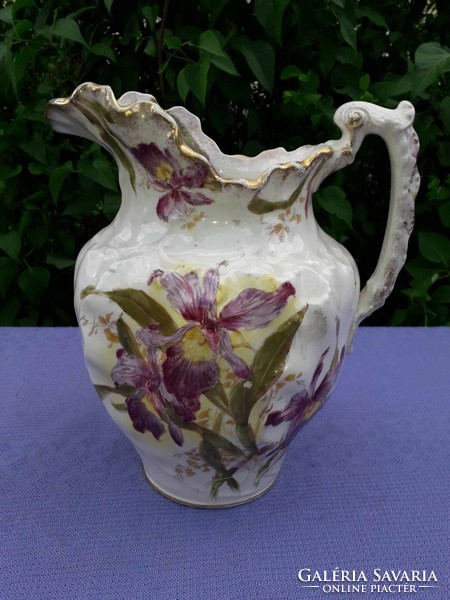 Decorative jug / Italian-English.