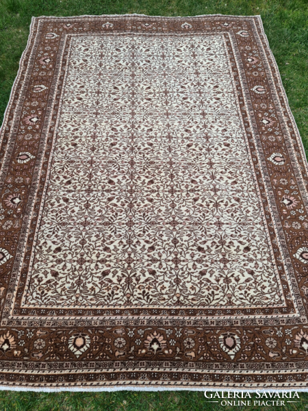 Flawless Kayseri hand-knotted Anatolian rug