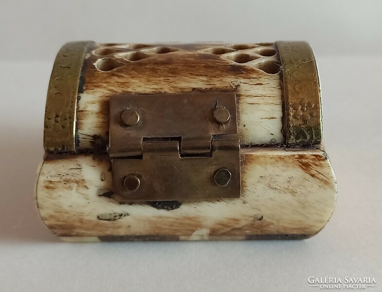 Antique Rajasthani (India) camel bone jewelry box small size 1920-1949