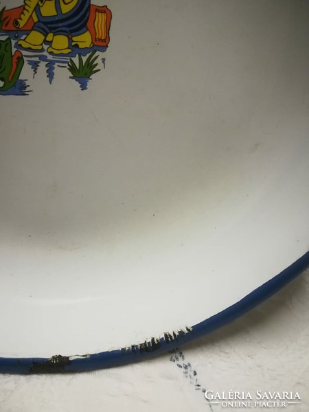 Bonyhádi enameled bowl with an animal figure pattern