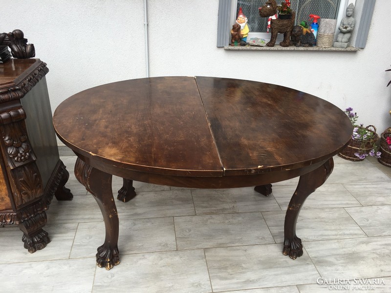 Large dining table with lion legs.