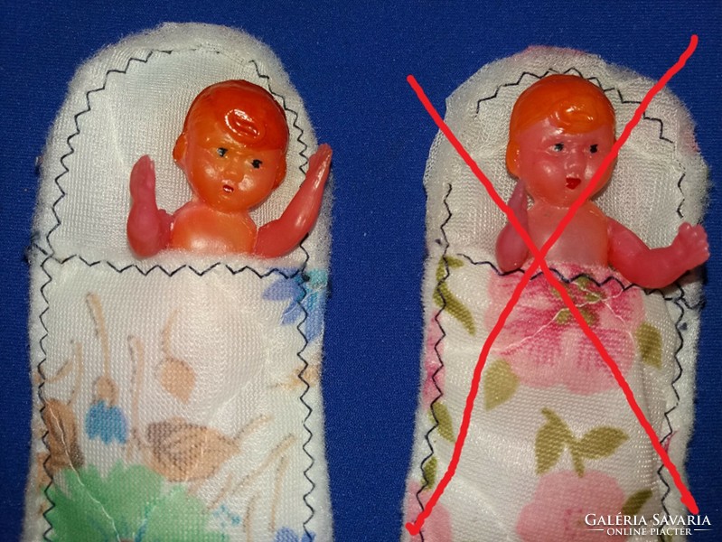 Szinte antik trafikáru bakelit pici babák vatelines pólyában darabra a képek szerint