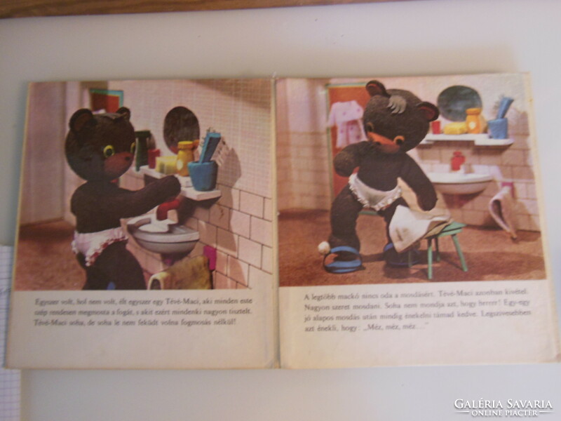 Book - 1972 - TV teddy bear - Ágnes Bálint - 23 x 20 cm