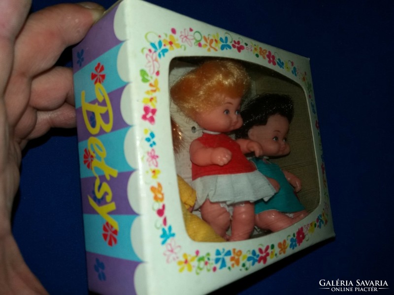 Régi 1970-s évek IDEAL - "BETSY" játék baba szett bontatlan csomagolásával.képek szerint