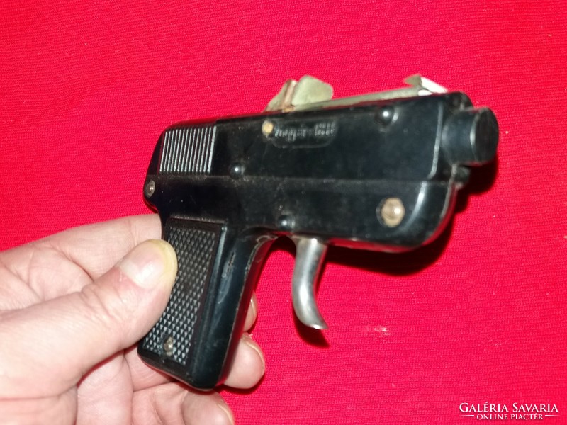 1950s - S years metal plate sheet goods tape cartridge toy gun excellent condition as shown in the pictures