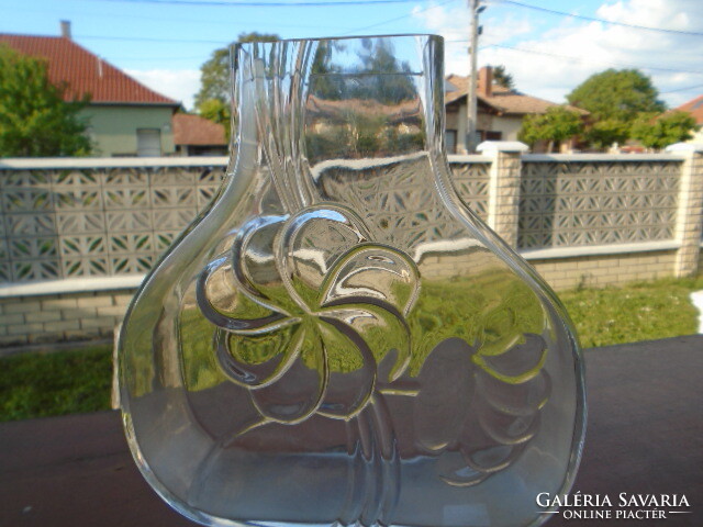 Kosta Boda Bertil Vallien  váza domború motívummal nagyobb méretben 19,5 x 8 cm körmérete 50 cm