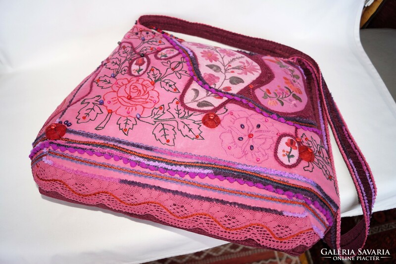 Pink, burgundy, hand-embroidered, floral, beaded, felt ball, rosy, large size, women's shoulder bag 2.