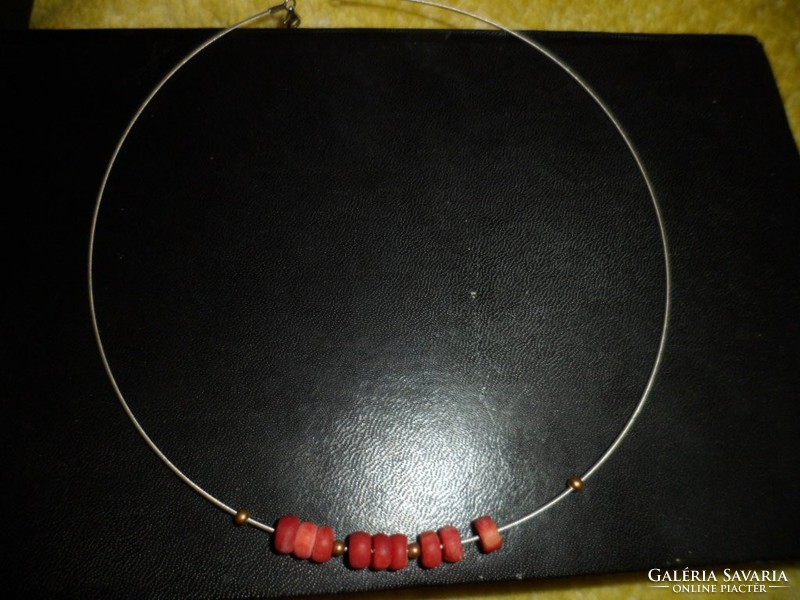 14K white gold rigid necklace / coral
