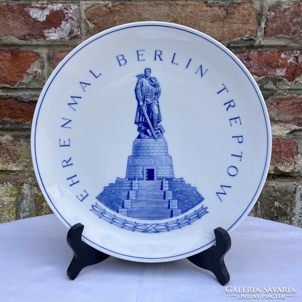 Meissen collector's porcelain wall plate ehrenmal berlin treptow - commemorating the defeat of the Nazi empire