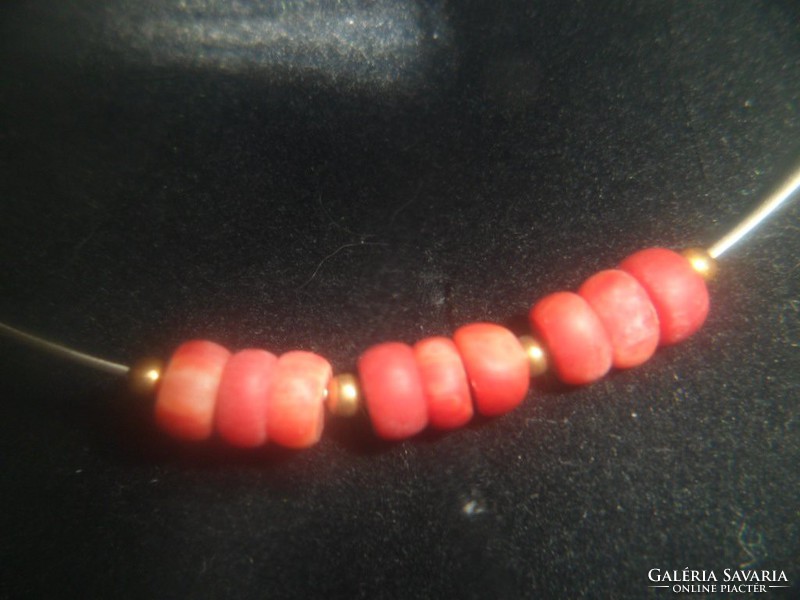 14K white gold rigid necklace / coral