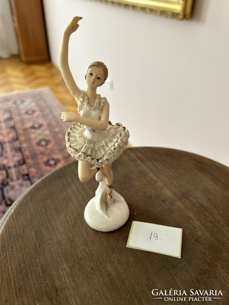 Porcelain and ceramic figurines