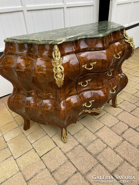 A wonderful chest of drawers with copper veins