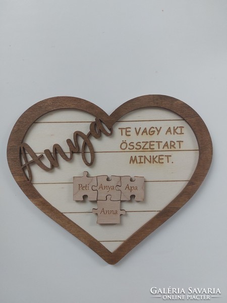 Anyáknapi szív alakú puzzle kép egyedi gravírozással