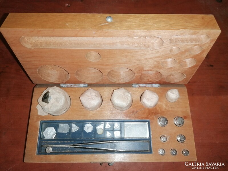 Laboratory or pharmacy scale weight set authentic complete