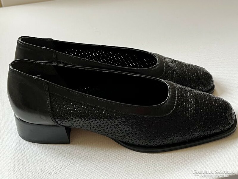 Women's leather shoes