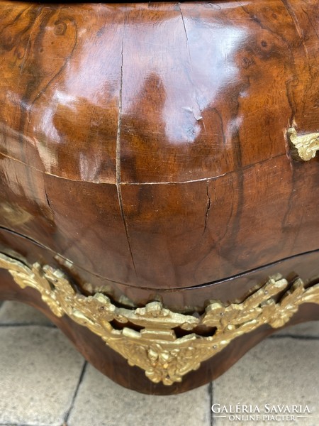 A wonderful chest of drawers with copper veins