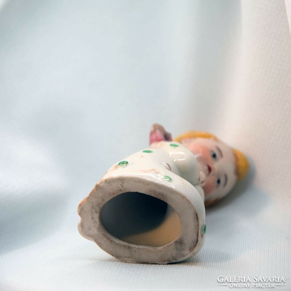 Térdeplő angyal - régi német porcelán - egyik szárnya sérült
