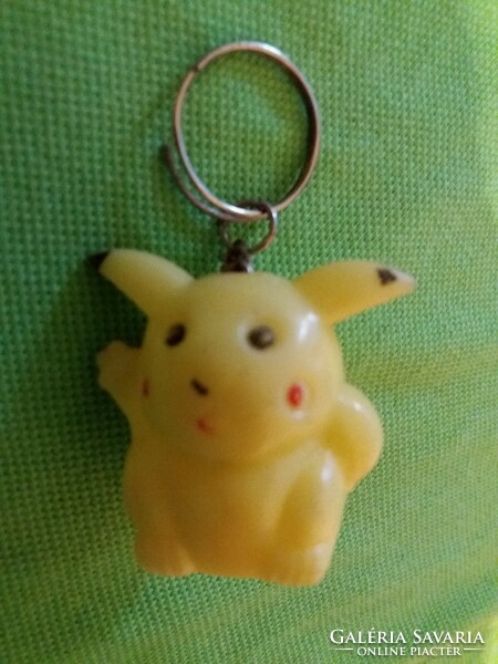 Retro trafikáru bazáráru fém /plasztik kulcstartó POKEMON PIKACHU figurás a képek szerint 1.