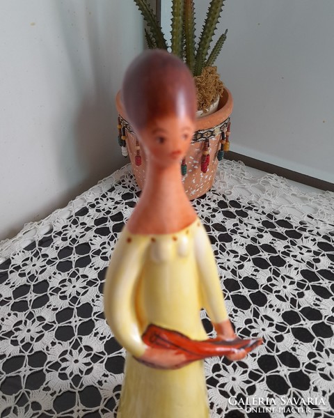 Bodrogkeresztúr lute girl figure