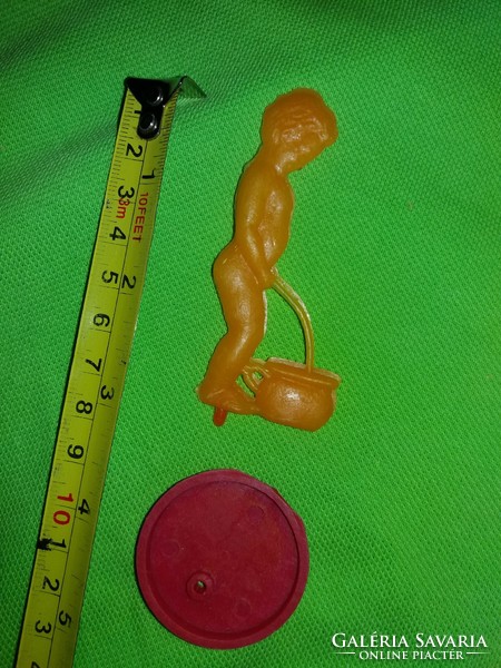 Retro tobacconist Hungarian small-scale peeing little boy figurine plastic toy according to the pictures