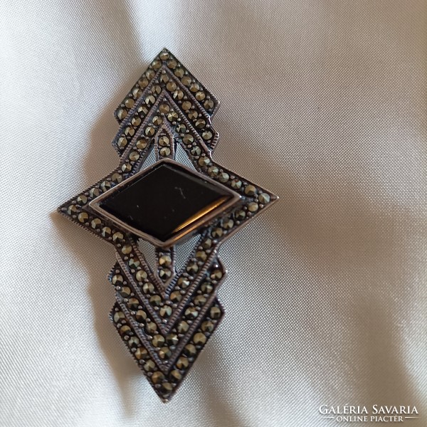 Art deco silver brooch with onyx and marcasite.