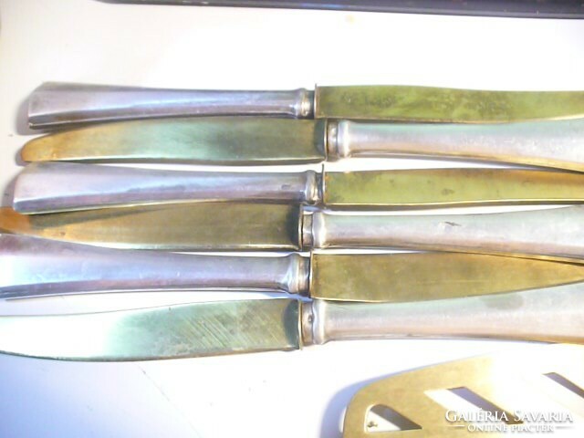 Silver-handled knife, fork and cake spatula