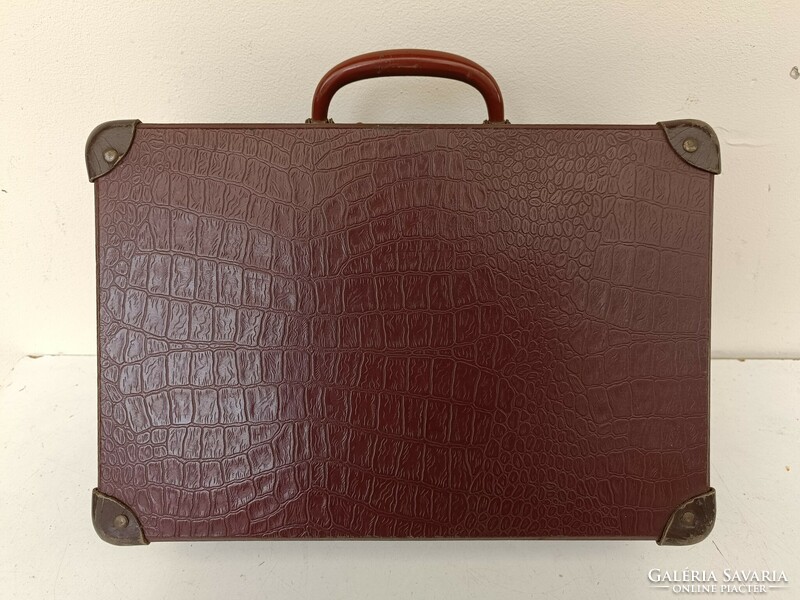 Antik ruhás kis bőrönd koffer jelmez dekoratív film színház kellék szép állapot 862 8693