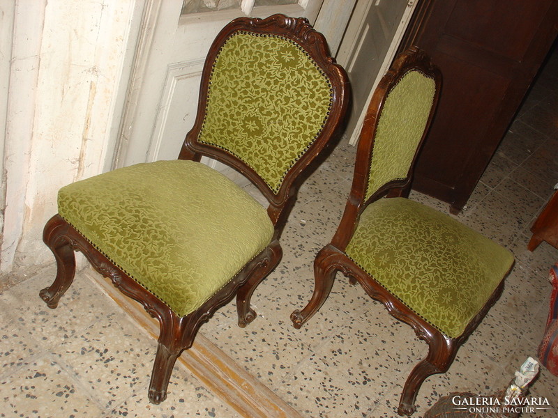 Pair of neo-baroque chairs around 1900