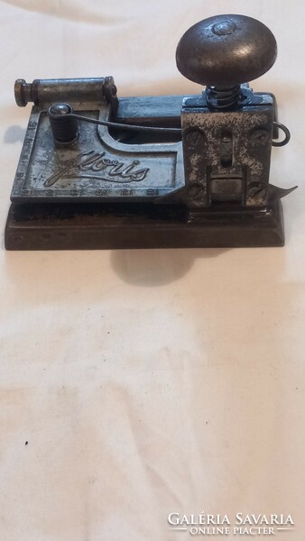 Rrr! Floris stapler from the 1920s
