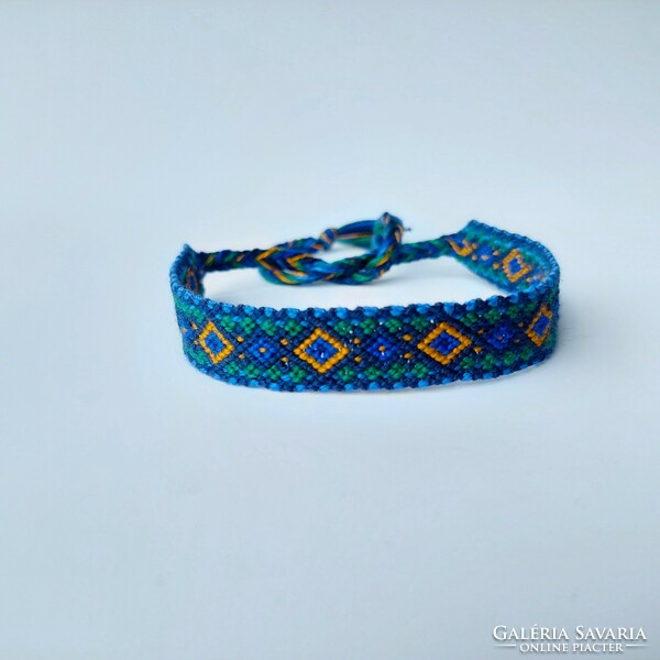 Knotted bracelet, friendship bracelet