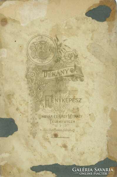 1900-as évek eleje. Dékány J. fényképészeti műterme, Ungvár. Legények csoportképe. Kabinetfotó / kem