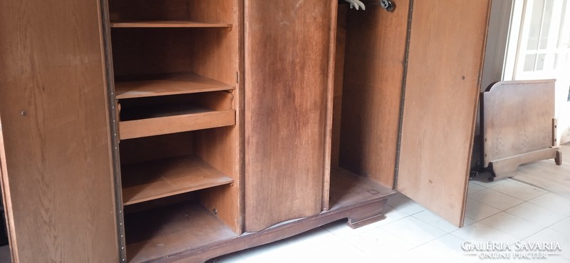 100-year-old oak bedroom