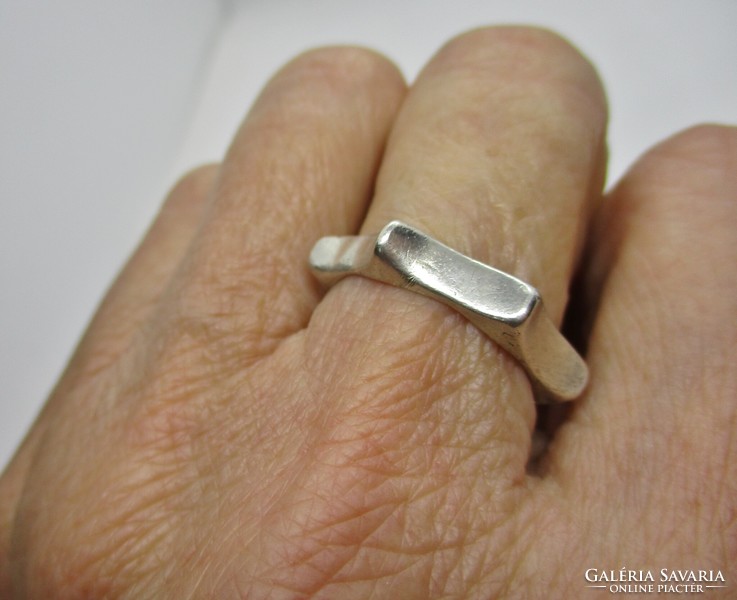 Különleges forma ezüst karikagyűrű