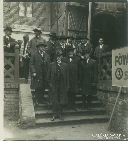 1930 - Újszeged, group photo of people. Original paper image