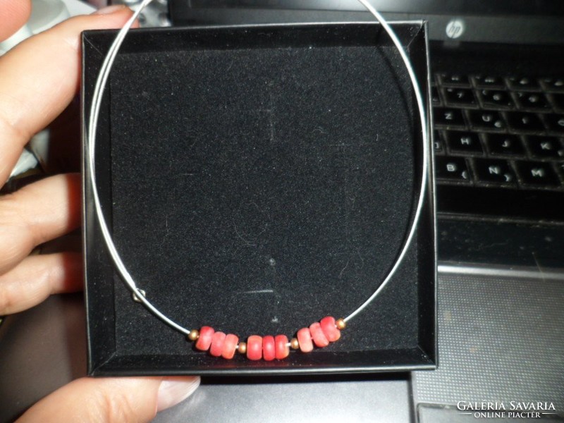 14K white gold rigid necklace / coral