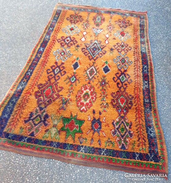 Marokkói berber szőnyeg , gyönyörű 130 x 220 cm
