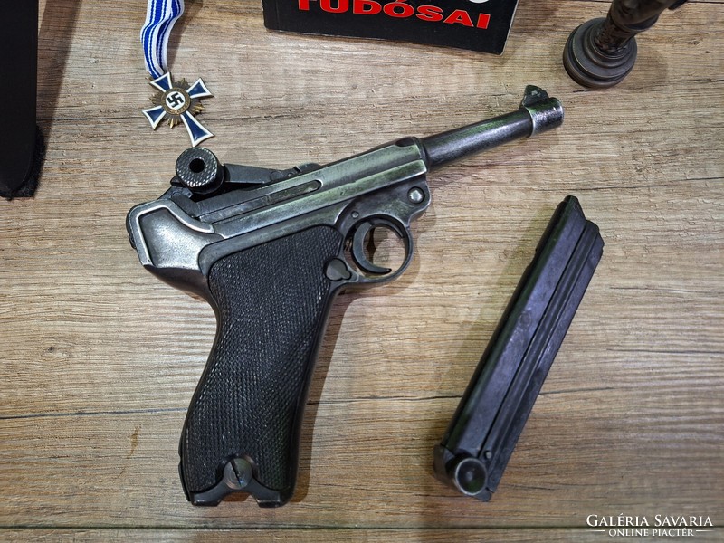 WW2. World War 2 p08 luger pistol is rare!