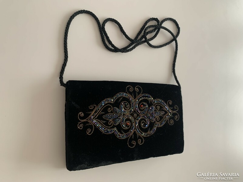 Gyönyörű gyöngyözött fémszállal hímzett alkalmi estélyi táska bársony