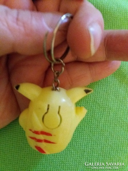 Retro trafikáru bazáráru fém /plasztik kulcstartó POKEMON PIKACHU figurás a képek szerint 1.