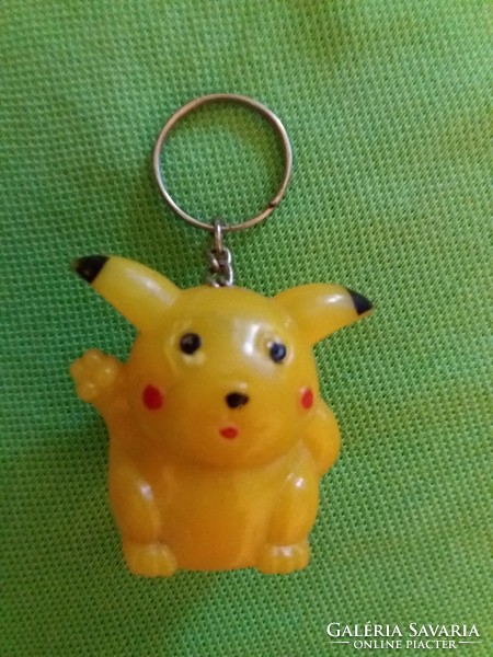 Retro trafikáru bazáráru fém /plasztik kulcstartó POKEMON PIKACHU figurás a képek szerint 2.