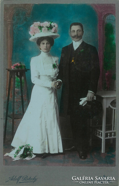 1902 – Adolf pistecky photography studio, Vienna. Full-length wedding photo of a young couple. Colored