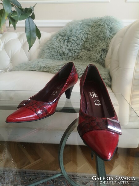 Mariaz size 38 red leather nail shoes