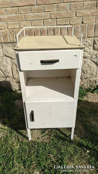 Retro medical cabinet i.