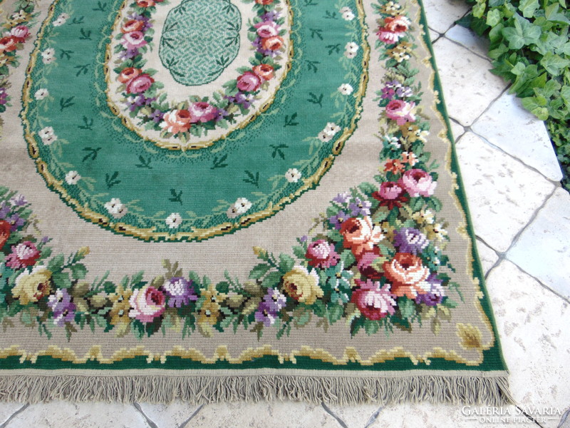 Csodaszép rózsás szőnyeg
