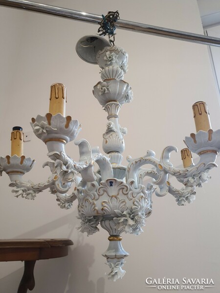 Capodimonte 6-branch porcelain chandelier with flower decoration and gold painting. (Video!)